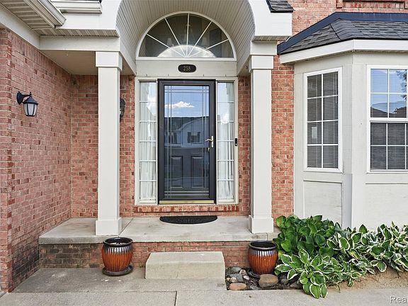3rd image of 258 Tom Ave