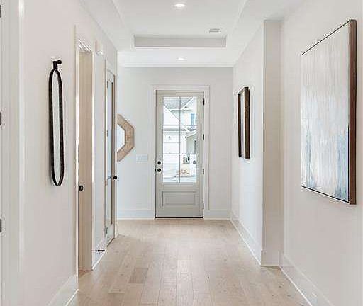 5th image of 2991 Surrey Ln