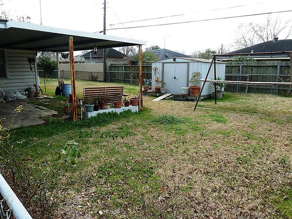 1st image of 110 E Riverwood Dr