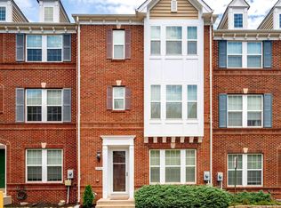 2074 Hunting Creek Ct, Alexandria, VA 22303