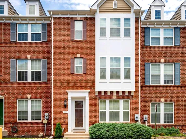 2074 Hunting Creek Ct, Alexandria, VA 22303