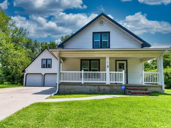 211 E Pine St, Hesston, KS 67062