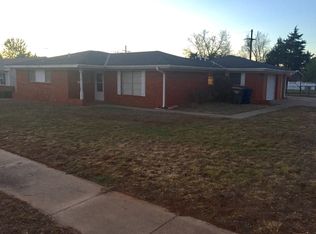 2 Ridgecrest Dr, Chickasha, OK 73018