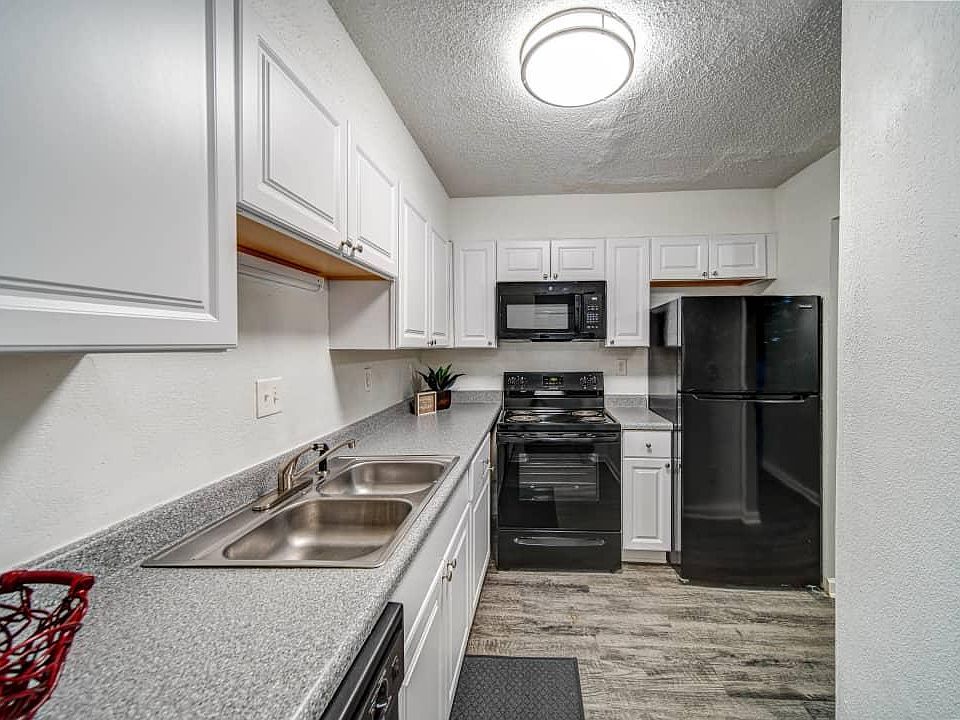 2nd image of 500 S Beltline Blvd #F04
