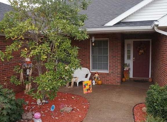3rd image of 2555 Meadowcrest Dr