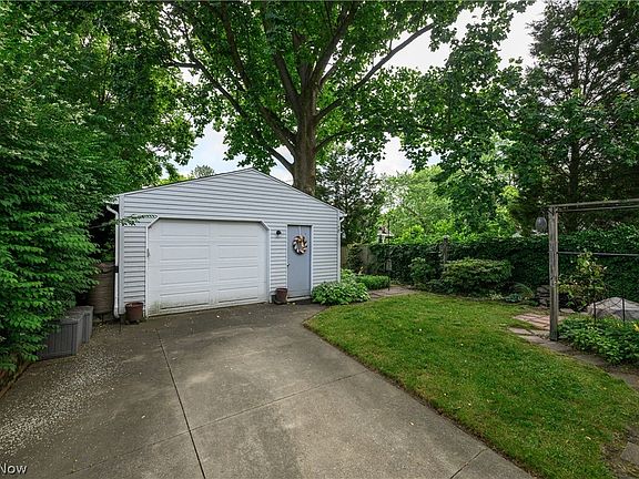 5th image of 182 Crescent Dr