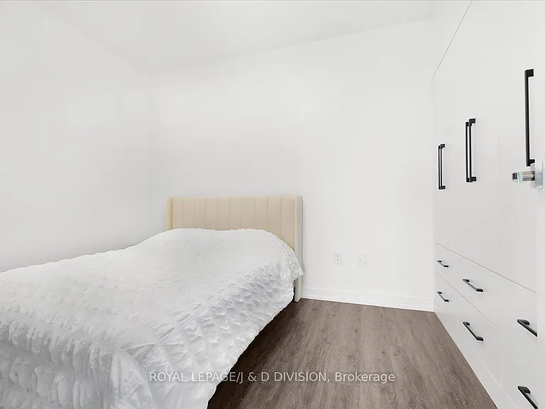 158 Front St E #1018 — Photo 13