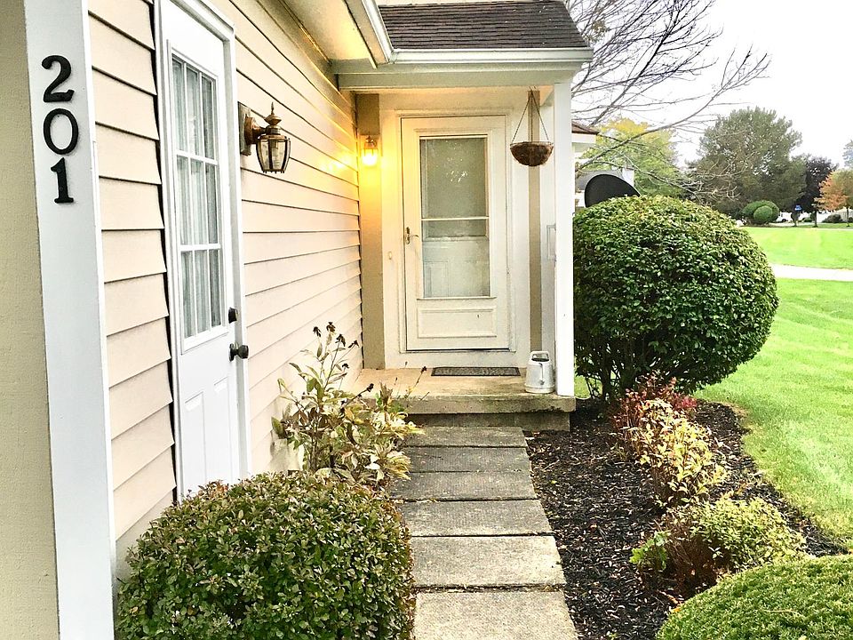 Side entrance to access home. The garage is on the left side.