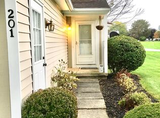 201 Deerhurst Ln, Webster, NY 14580