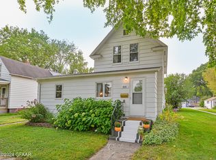 814 Cherry St, Grand Forks, ND 58201