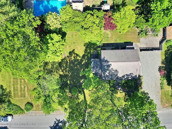 3rd image of 18 West Dr