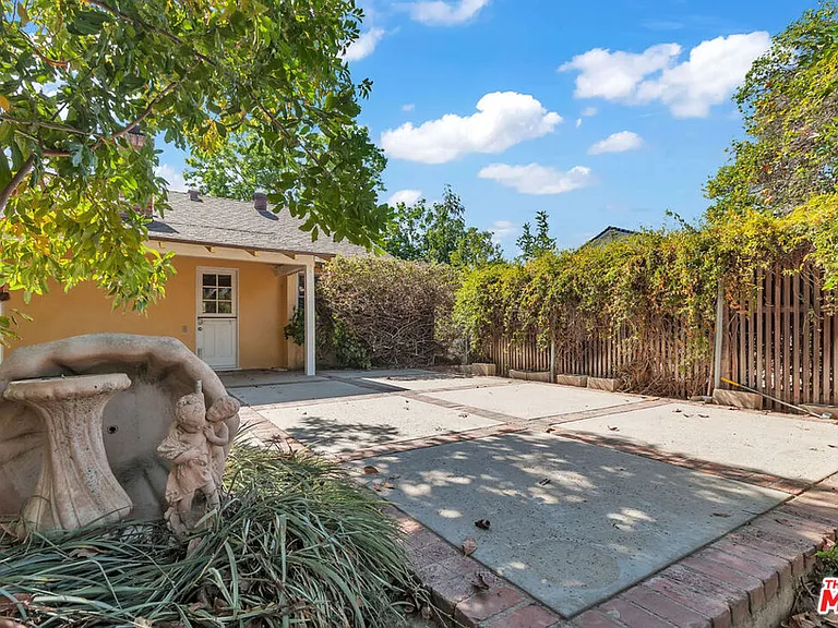 9322 Lasaine Ave — Photo 42