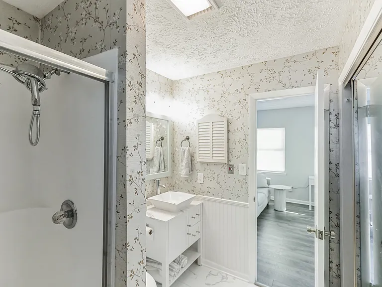216 Rose Ln #D — Photo 9