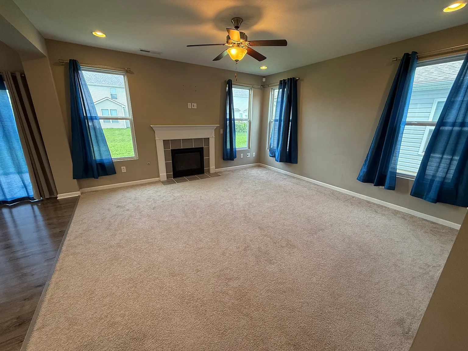 3 bed, 2.5 bath, 2130 sqft, $2,049 — Photo 4