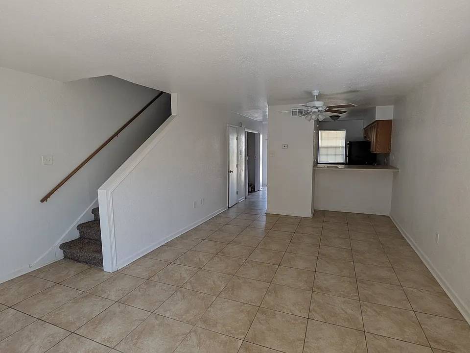 Living/dining area