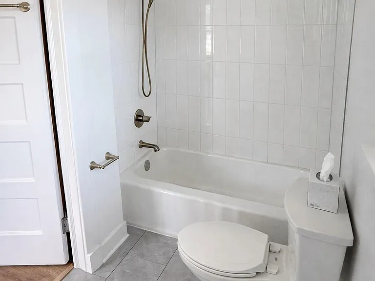 1009 Hudson Ave #1S — Photo 12