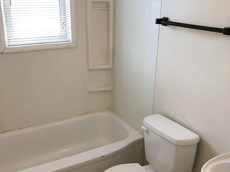 Nola Court Apartments — Photo 8