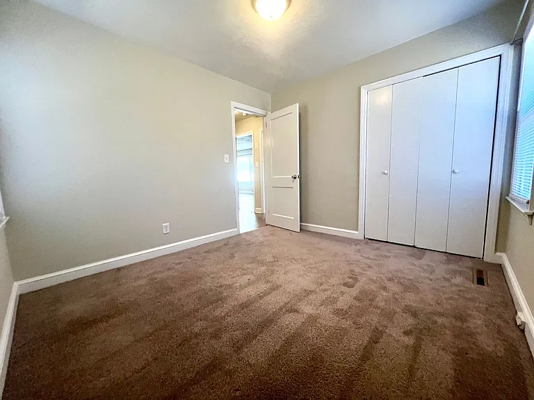 905 Poplar Dr — Photo 12