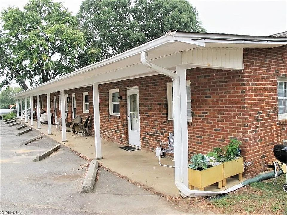 Building Photo 4