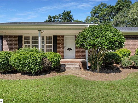 4th image of 302 Portsmouth Dr