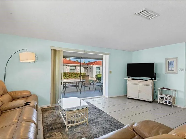 6154 Midnight Pass Rd #D06 — Photo 2