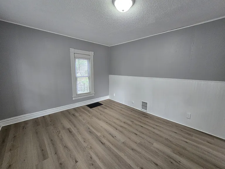 425 Glenwood St — Photo 9