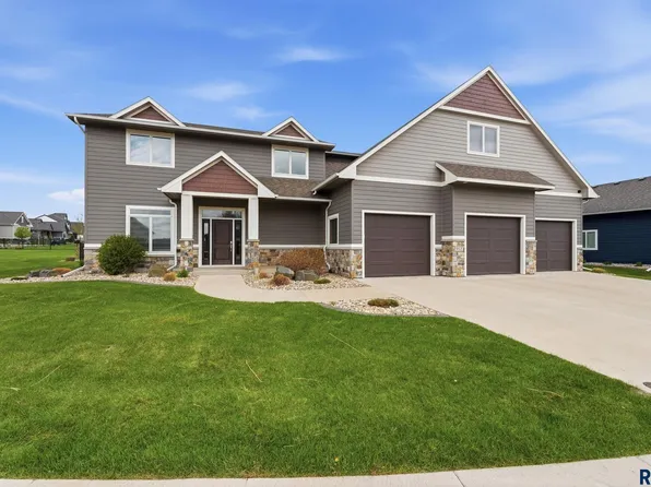 912 S Torrey Pine Ln, Sioux Falls, SD 57110