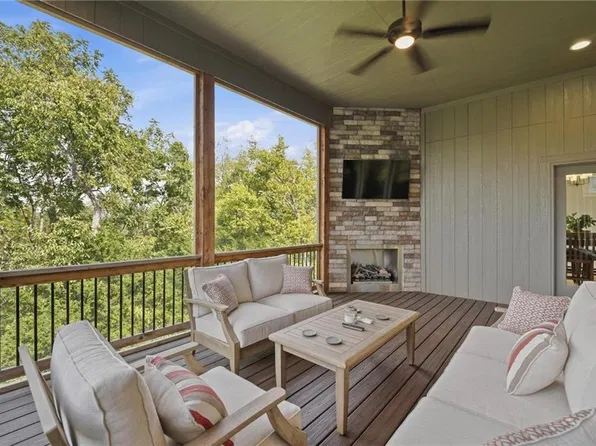 11442 S Montclaire Dr, Olathe, KS 66061
