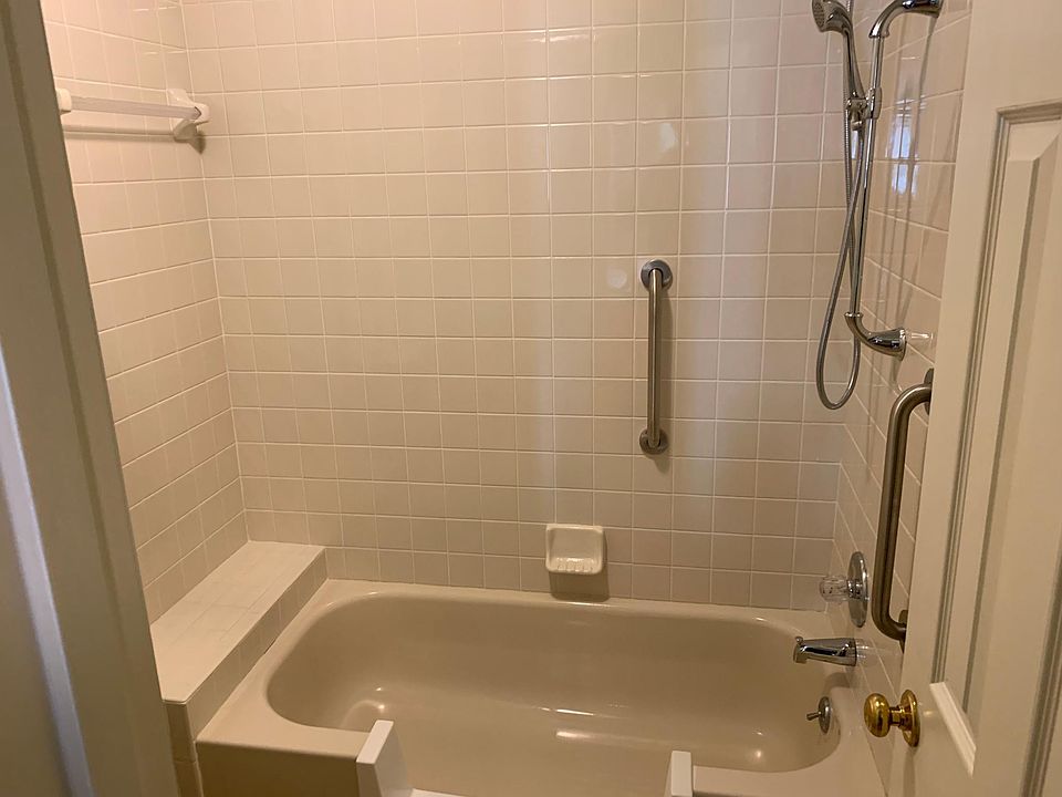 2nd image of 304 Lady Jane Ct SW #304