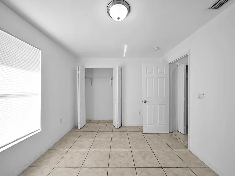 1214 SE 24th Ave — Photo 7