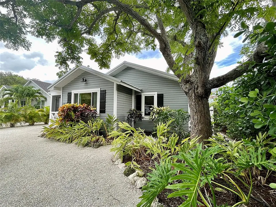 2703 10th Ave W