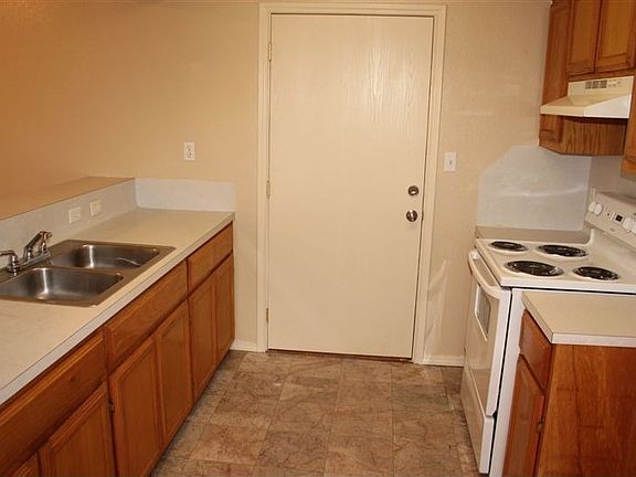 4th image of 3126 Lazy Palm Dr N
