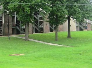 9916 Hobbits Glen Ct APT E, Saint Louis, MO 63136