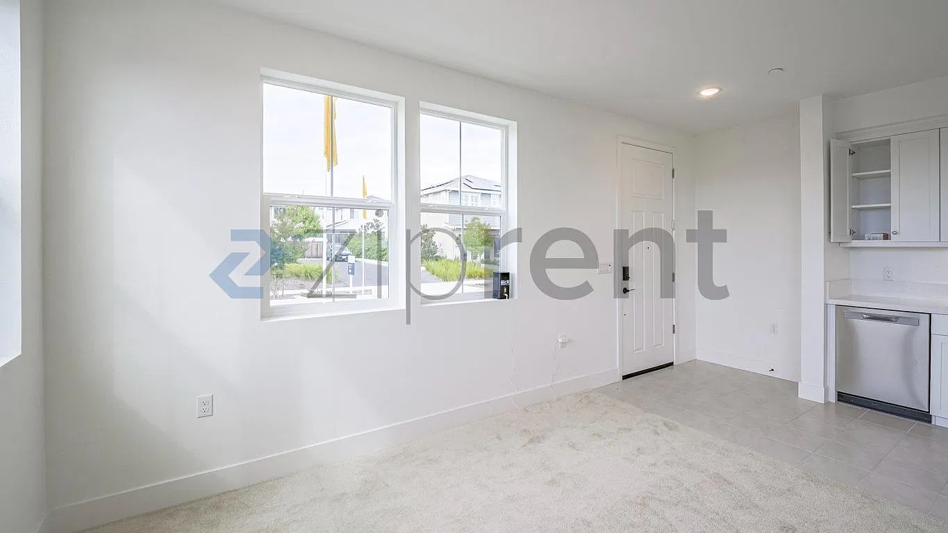 2 bed, 821 sqft, $1,995 — Photo 4
