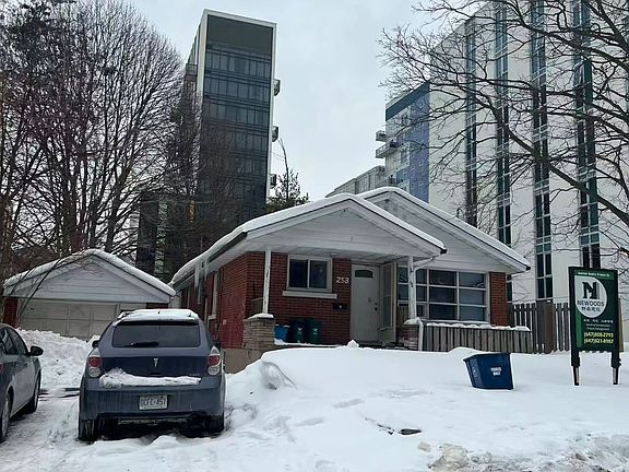 5th image of 249 Sunview St