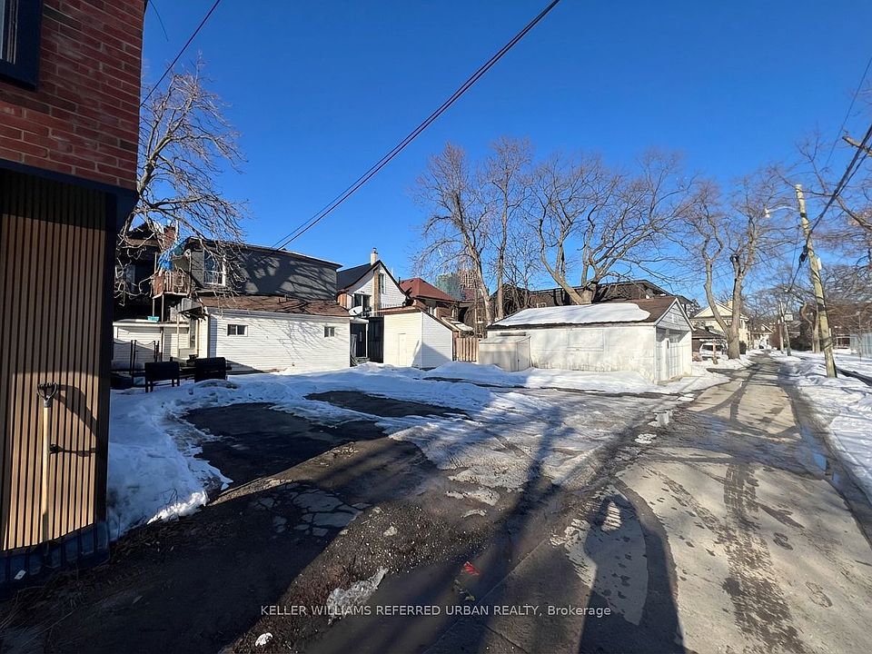 2nd image of 2139 Gerrard St E