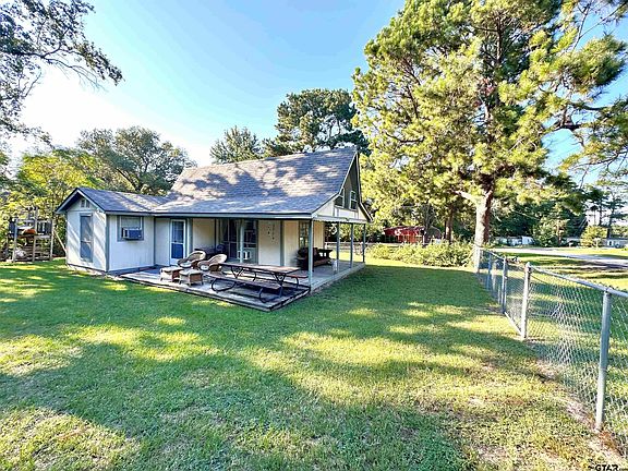 3rd image of 20844 Meadowdale Dr