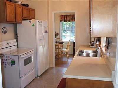 3rd image of 134 Forest Hill Ave
