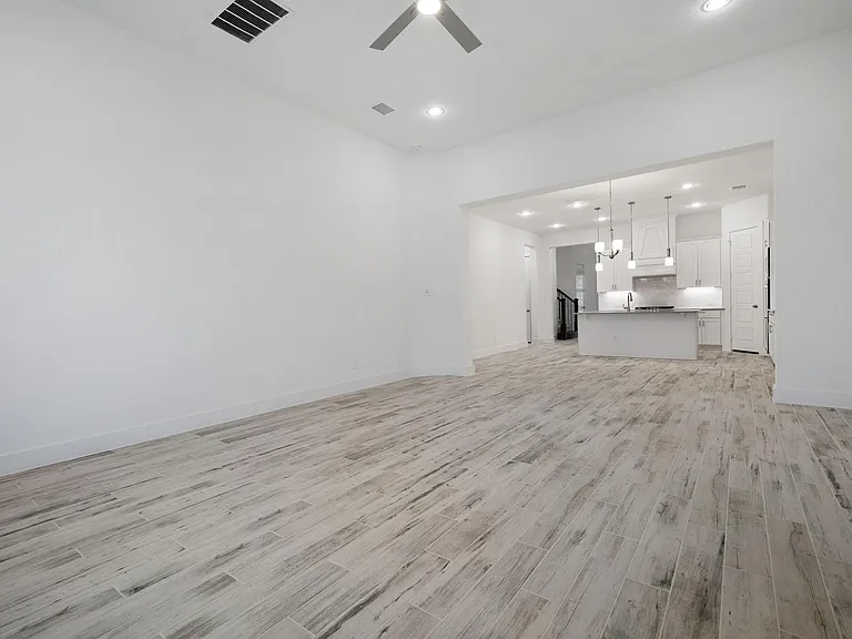 8218 Vitex Ave — Photo 17