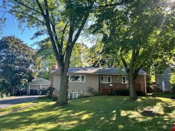 631 Bryant Ave, Barrington, IL 60010