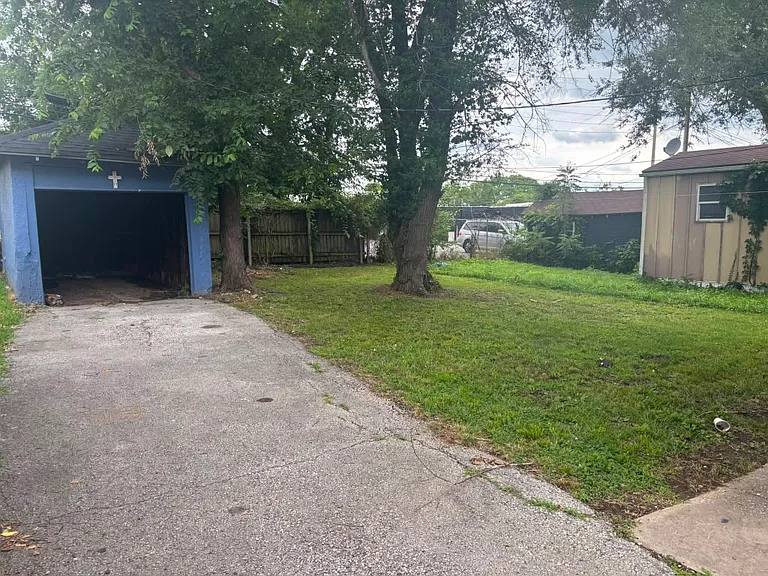 5722 Forest Ave — Photo 2