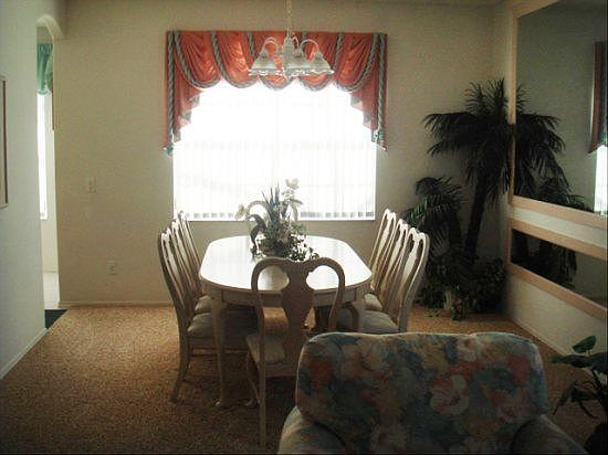 WBR4PK55-dining-area