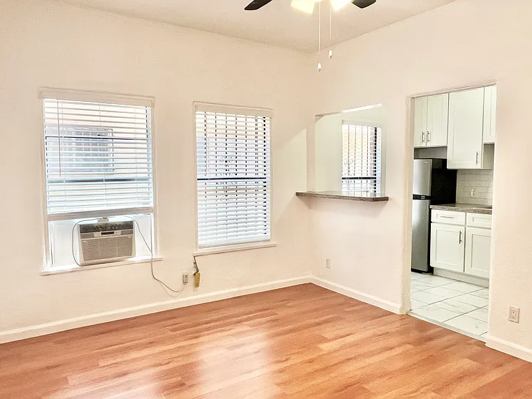 1154 N Formosa Ave — Photo 2
