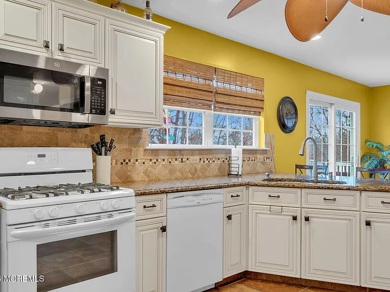107 Shenandoah Blvd — Photo 33