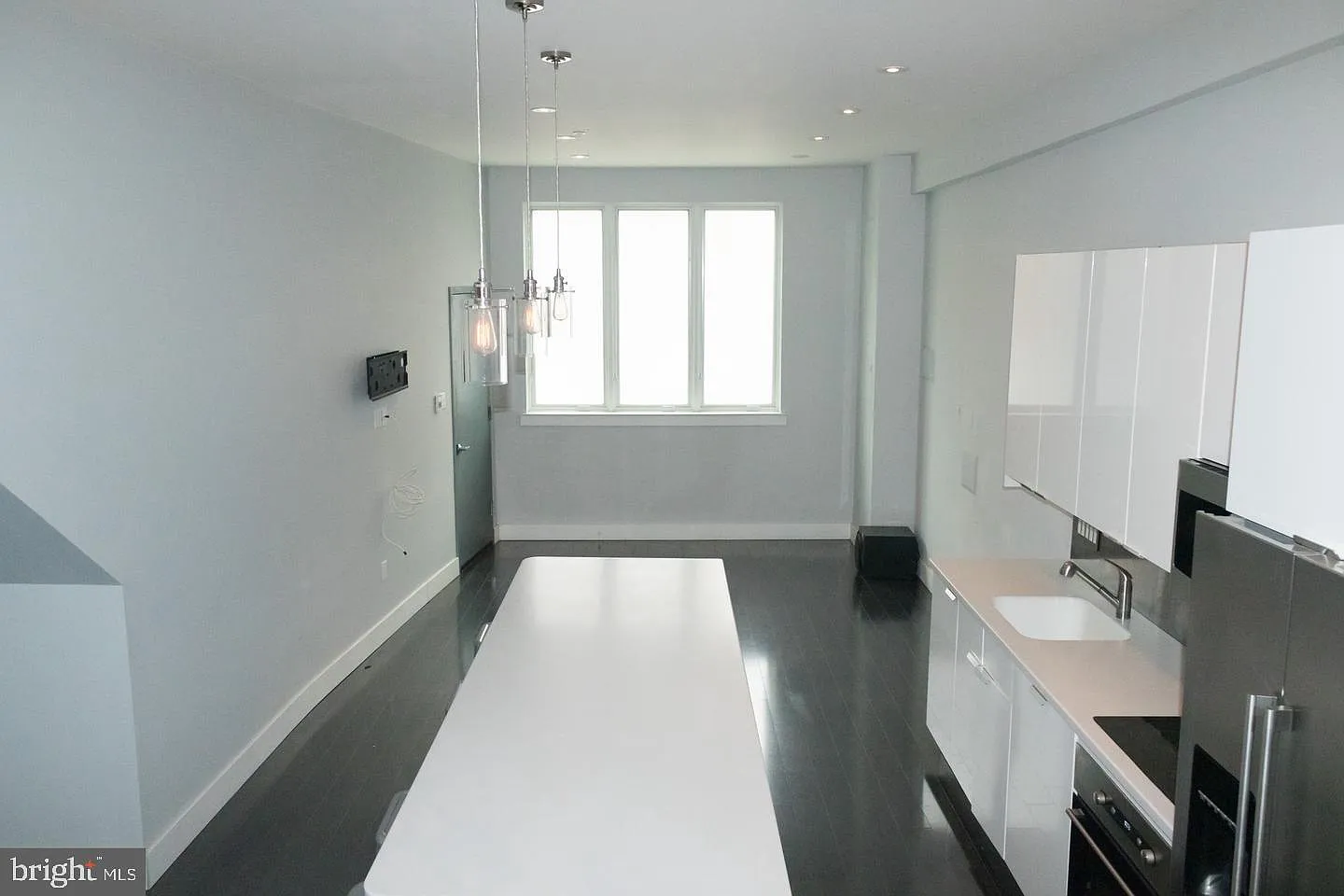 1 bed, 1.0 bath, 1698 sqft, $1,650 — Photo 3
