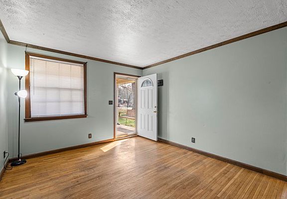 5th image of 10160 W Oak Dr