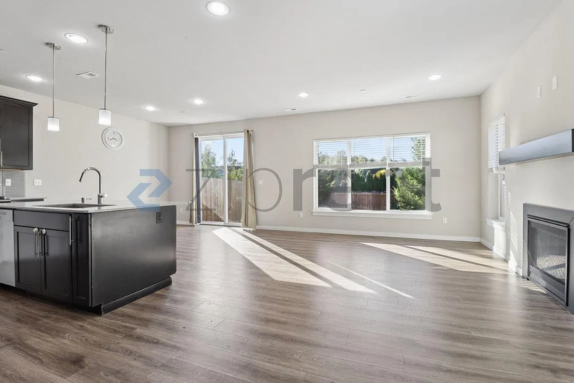 4 bed, 2.5 bath, 1850 sqft, $3,500 — Photo 4