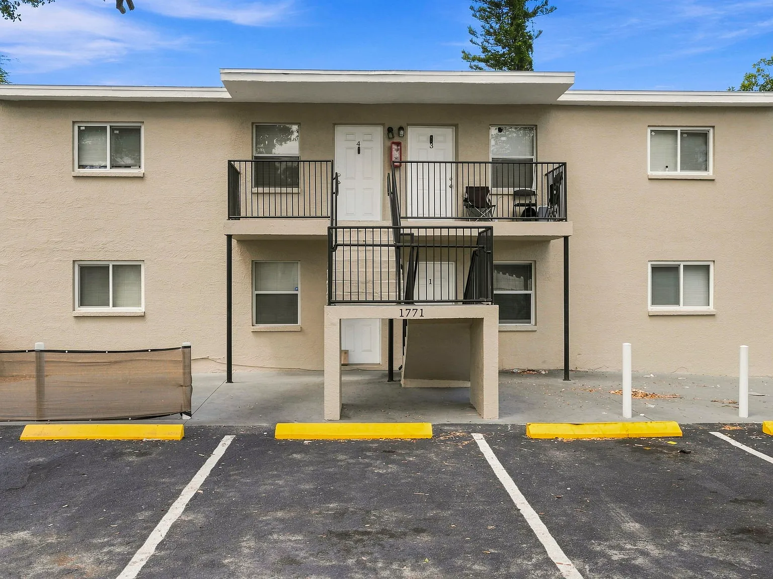 2 bed, 625 sqft, $1,300 — Photo 1