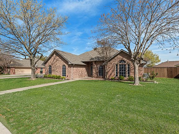 3rd image of 604 Cedar Dr