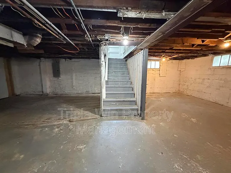 802 Rolwes Ave — Photo 38